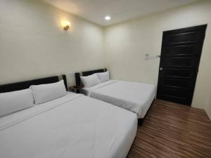 Reds Roomstay Pantai Penarik 2