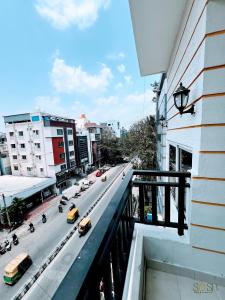 Elegant Queen Room with Private Balcony & AC