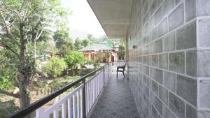 Bir Breeze Homestays