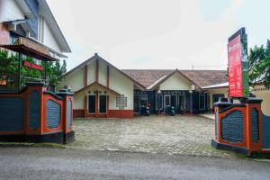 RedDoorz near Lokawisata Baturaden 2