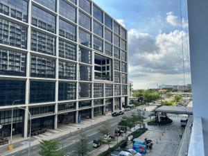 2 BEDROOM HOME Near Mall of Asia