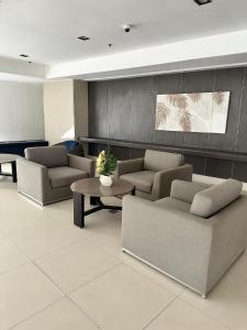 2 BEDROOM HOME Near Mall of Asia