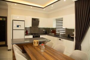 Villa with Private Pool and Jacuzzi 2