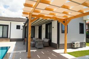 Villa with Private Pool and Jacuzzi 2