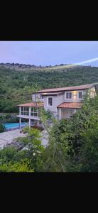 Qyteza Guest House & Camping