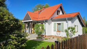 Forest House Podwilczyn with sauna & fireplace