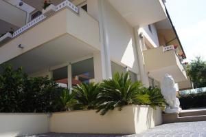 Apartment beach front with POOL