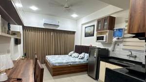 Studio Apartment with a View Near Bombay Hospital #909