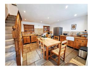 Cosy 17th Century Traditional Cottage