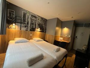Double or Twin Room with Private Bathroom room in Hotel Old Quarter