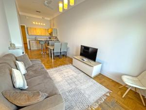 PROMENADE HOLIDAY - ROCAMARE PROMENADE