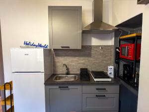 Nuovo Moderno Rifugio sul Lago by Holiday World