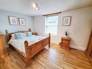Cosy 17th Century Traditional Cottage