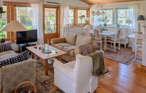 Stunning Home In Borgholm With Wifi