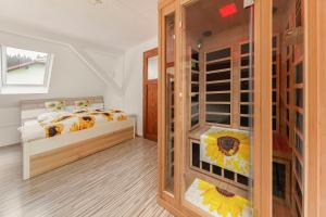 Sunflower House with Jacuzzy and Sauna 