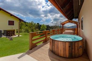 Sunflower House with Jacuzzy and Sauna 