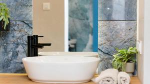 Beach & Blue Breeze Apartment