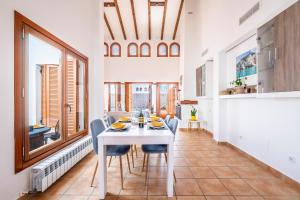 Villa with sunny private pool in golf resort - child friendly!