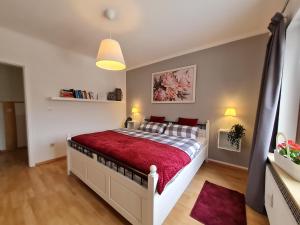 Anjas Ferienwohnung in Syke-am Bahnhof, zentral aber ruhig, 2 Zimmer, Terrasse, Parkplatz, Bremen nur 25 km