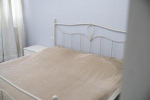 Spacious 2 Bedrooms Apartment steps from Boulevard & Beach