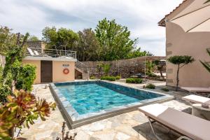 Joel Living Collection - Rustic Villa