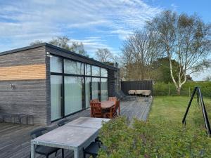 Bright and modern villa by the sea