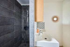 Maisons de vacances La Cote des iles - a 600m de la plage : photos des chambres