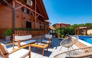 Four-Bedroom Holiday Home In Velika Buna