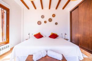 Villa with sunny private pool in golf resort - child friendly!