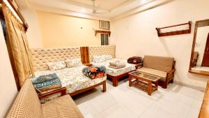 Near Mahakal Temple Hotel P and L ! Ujjain,Near Railway station ,Fully Air conditioned Rooms And Spacious, with Wi-Fi , BEST HOTEL IN UJJAIN