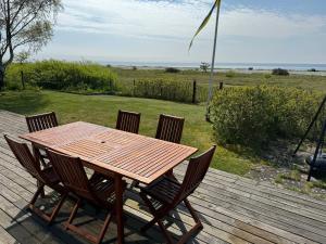 Bright and modern villa by the sea