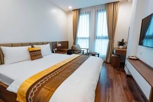 Golden Crown Hotel Long Bien