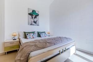 Villa Emerald private compound swimming pool img9