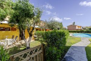 Villa Emerald private compound swimming pool img1