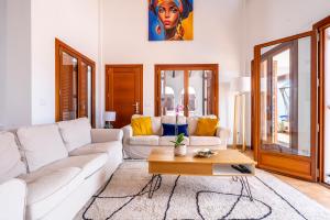 Villa with sunny private pool in golf resort - child friendly!