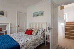 Just Beachy - 2 Bedroom Traditional cosy fishermans cottage