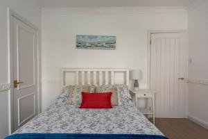 Just Beachy - 2 Bedroom Traditional cosy fishermans cottage
