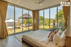 StayVista at Villa Eleve with Bonfire, Pool & Gazebo