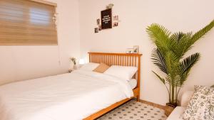 July & August, Hongdae, 3min to Hapjeong Stn, 7 Guests