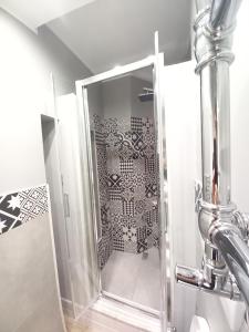 Piazza di Spagna, ground floor, historic center