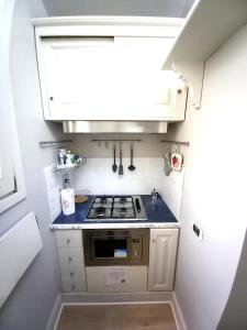 Piazza di Spagna, ground floor, historic center