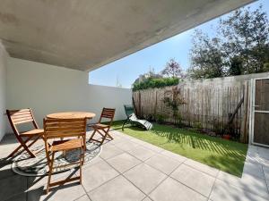 Appartements Chic apartment with beautiful terrace in La Rochelle : photos des chambres