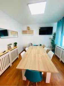 Piso Shic de playa Fenals con terraza y piscina