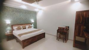 Hotel Highway Memories