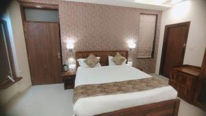 Hotel Highway Memories