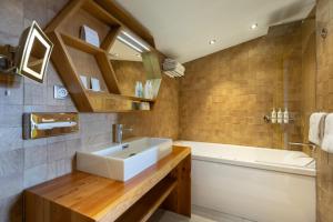 Hotels Royal Ours Blanc Boutique Hotel & Spa : photos des chambres