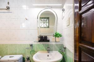 Entire 5BedRoom House Central Saigon Quiet Alley in District 3