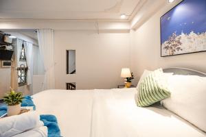 Entire 5BedRoom House Central Saigon Quiet Alley in District 3