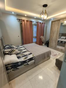 شقه فندقيه مفروشه في كمباوند وان قطاميه المعادي اول استخدام