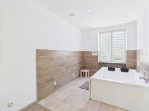 Appartements Cocon Zen Balneo - Appartement RDC proche centre Mulhouse : photos des chambres